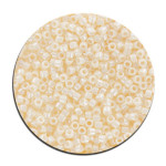 Perles Toho 11/0 opaque luster écru effet nacré 3g